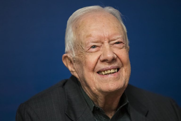 Jimmy Carter, mantan presiden dan aktivis kemanusiaan terkemuka, meninggal pada usia 100 tahun