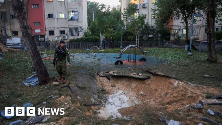 Serangan rudal Houthi di Tel Aviv melukai lebih dari selusin orang