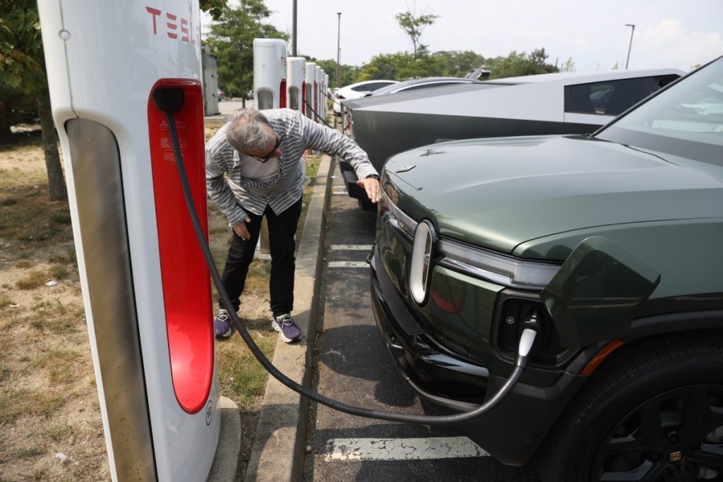 Tesla Superchargers: GM, Ford, Rivian, dan merek EV lainnya dengan akses