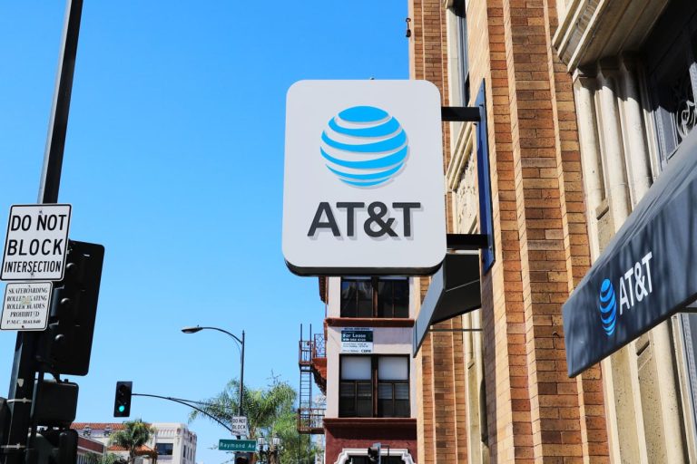 AT&T mengalahkan jumlah pelanggan dalam sinyal positif lainnya untuk peningkatan ponsel pintar