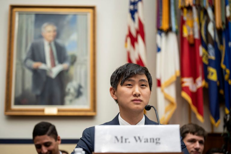 Alexandr Wang dari Scale AI telah menerbitkan surat terbuka yang melobi Trump untuk berinvestasi dalam AI