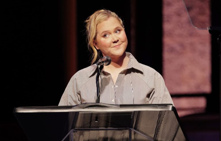 Amy Schumer berbicara tentang masa kecilnya: dari gaya hidup istimewa hingga mimpi buruk yang bangkrut