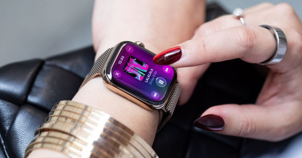 Anda bisa mendapatkan Apple Watch Series 10 dengan harga terendahnya