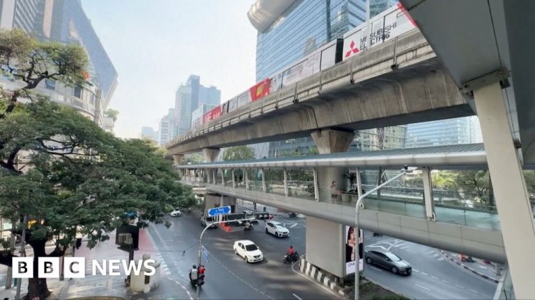 Bangkok menangani kabut asap dengan transportasi umum gratis seminggu