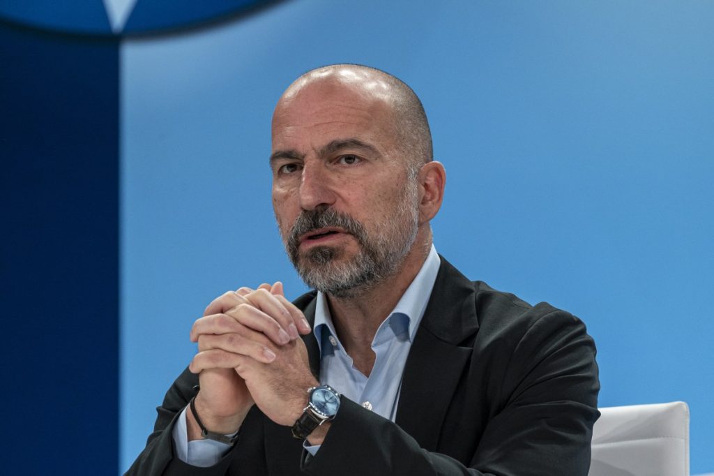 CEO Uber Dara Khosrowshahi mengundurkan diri dari dewan direksi startup truk self-driving Aurora