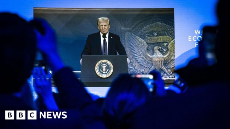 Elit Davos mengangguk ketika Trump menyampaikan ultimatum