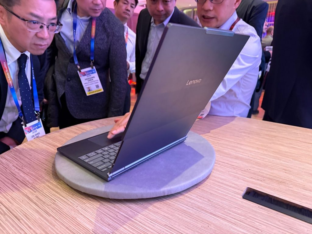 Faktor bentuk terbaru dari Lenovo membuktikan bahwa PC tetap menyenangkan