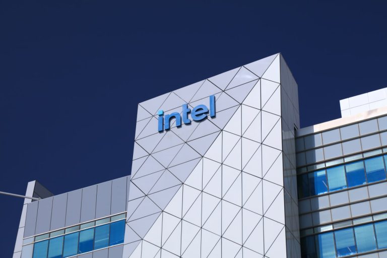 Intel menunjukkan tanda -tanda kemajuan dalam menghadapi penurunan pendapatan lain