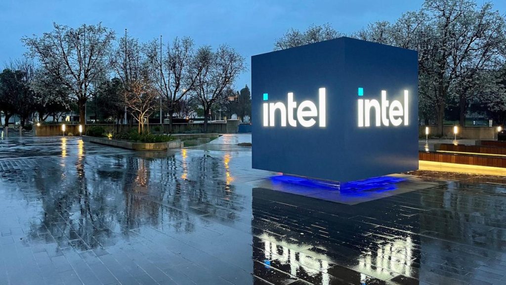 Intel telah menerima $ 2,2 miliar dalam hibah federal untuk produksi chip