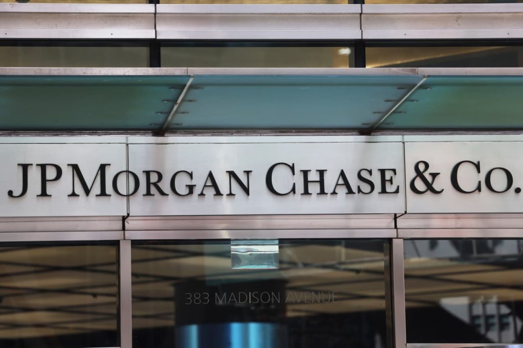 JPMorgan Chase adalah bank dengan kinerja terbaik di antara bank-bank AS. Artinya bagi investor.