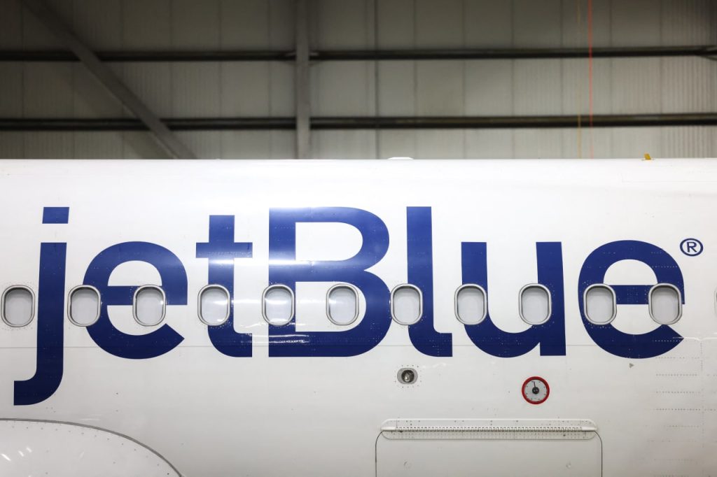 JetBlue Stock turun karena pendapatan Outlook mengecewakan, dan saat biaya bahan bakar meningkat