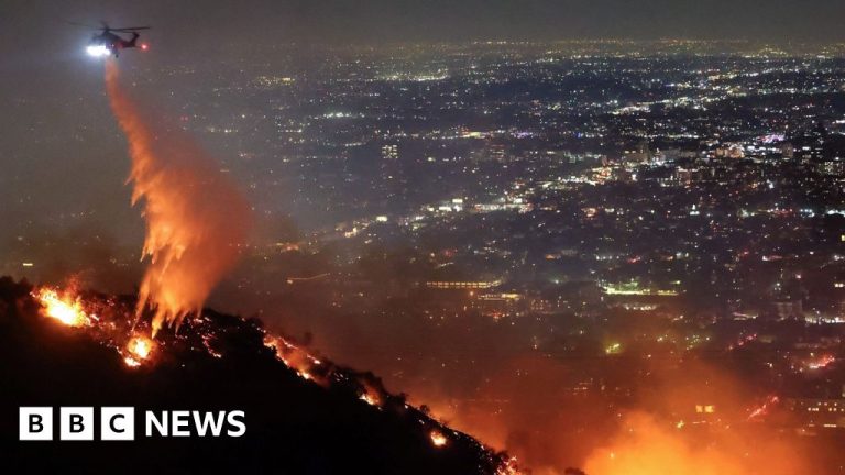 Kebakaran melanda Hollywood dengan ketakutan akan tanda ikonik tersebut dalam bahaya