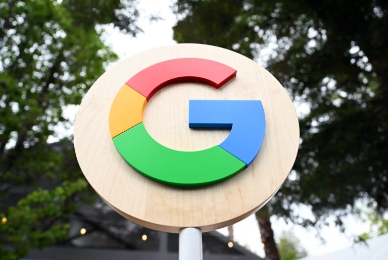 Kekhawatiran antimonopoli Google memicu penurunan peringkat saham Alphabet oleh analis