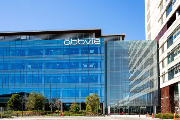 Obat imunologi baru Abbvie mengimbangi penurunan Humira, mengirimkan stok naik 5%