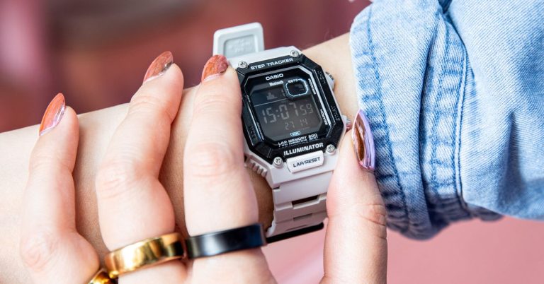 Pelacak langkah Casio yang tampak retro dijual dengan harga kurang dari 40 dolar hari ini