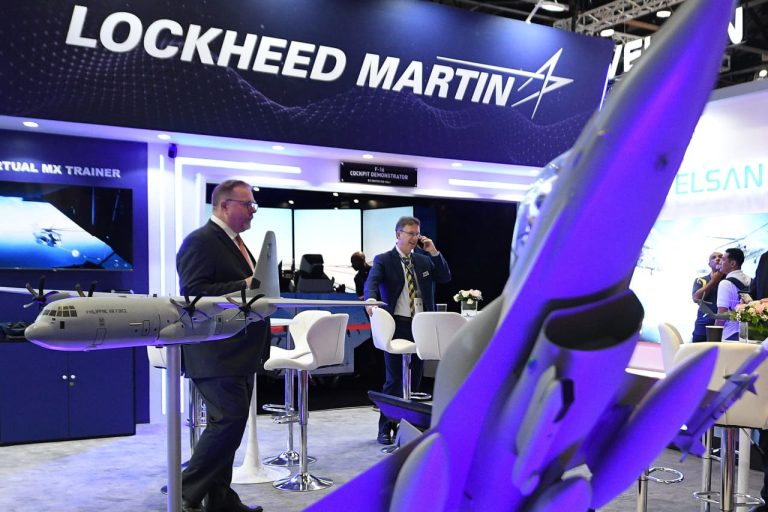 Penghasilan Lockheed Martin terbebani oleh biaya pada program rahasia