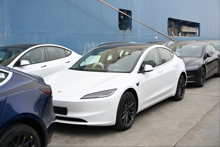 Penjualan Mobil Listrik Tahunan Tesla Turun Untuk Pertama Kalinya