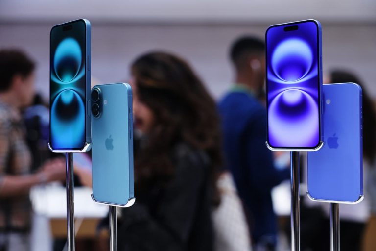 Prospek Apple yang ‘jelas tidak menarik’ memicu permintaan bearish yang jarang terjadi pada saham