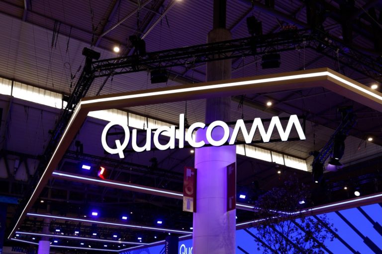 Qualcomm menghadirkan chip Snapdragon X-nya ke laptop dan desktop Windows kelas menengah