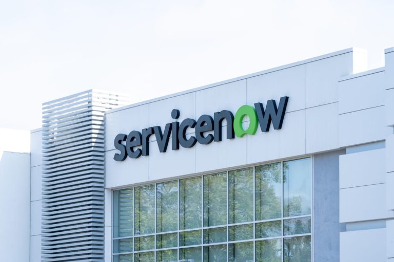 Saham ServiceNow jatuh sebagai Outlook Underwhelms. Tapi itu konservatif?