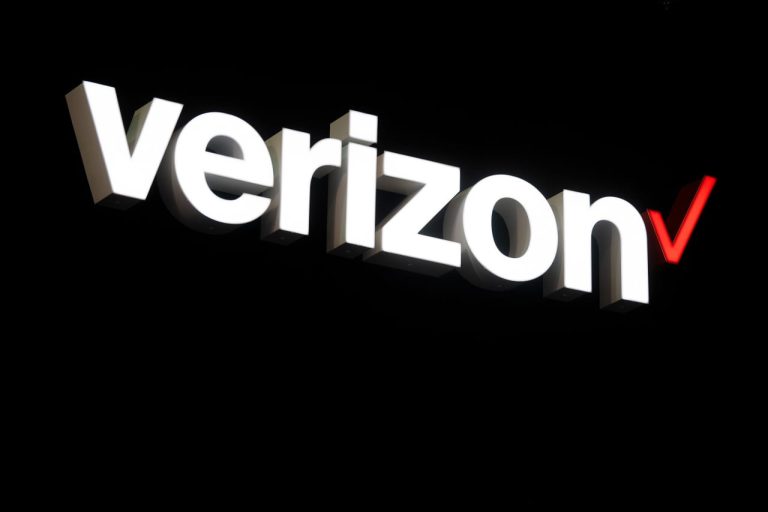 Saham Verizon naik setelah kenaikan terbesar dalam lima tahun pada metrik pelanggan utama