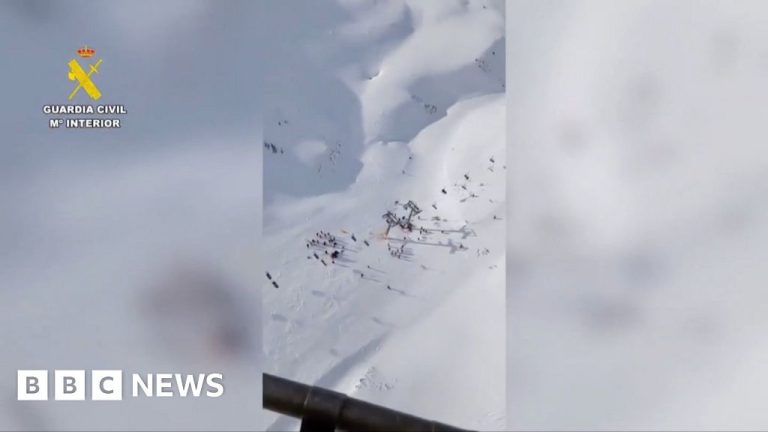 Saksi mata menggambarkan runtuhnya lift ski