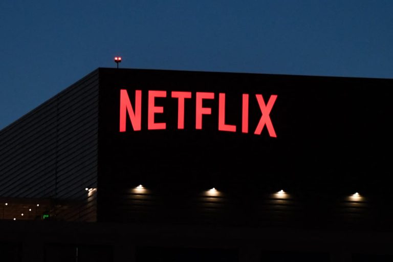 Seiring dengan terpuruknya Hollywood, keunggulan streaming Netflix tetap unggul dibandingkan pendapatan. Para analis memperkirakan kenaikan harga akan terjadi pada tahun ini