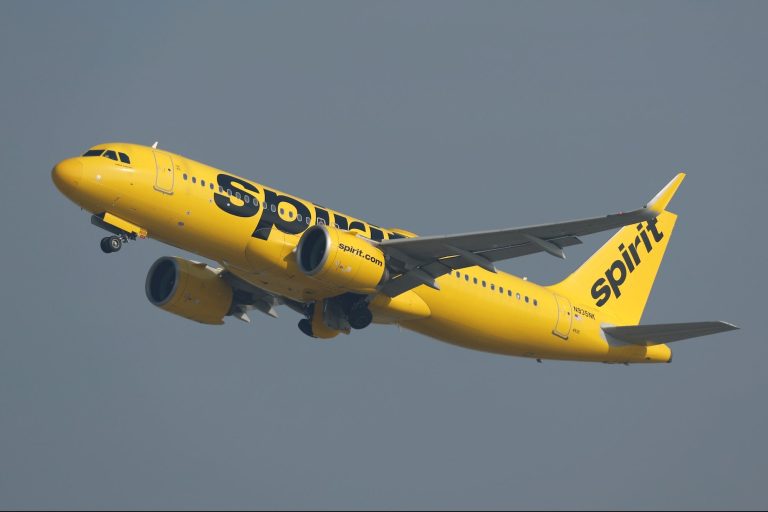 Spirit Airlines mengeluarkan kode pakaian baru setelah kegagalan crop top