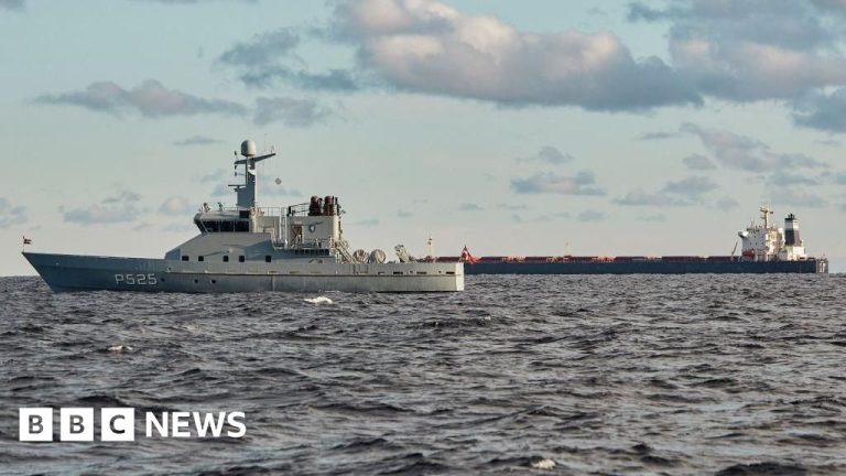 Swedia mengambil kapal setelah dugaan sabotase kabel laut Baltik