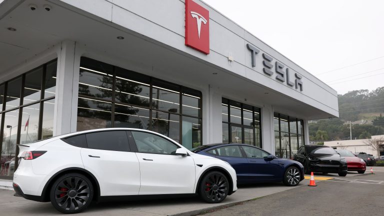 Tesla mencatat rekor penjualan di China pada tahun 2024. Namun tahun ini akan menjadi tahun yang sulit