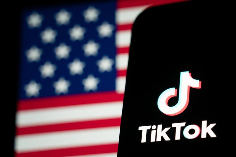 Tiktok kembali ke toko Apple dan Google App. Inilah mengapa itu langkah yang berisiko.