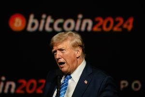 Cadangan crypto Trump mungkin masih lama datang, tidak peduli apa yang dia katakan pada hari Jumat. Inilah alasannya.