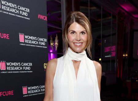 Aktris Lori Loughlin mengembalikan La Mansion di pasaran dengan harga lebih rendah