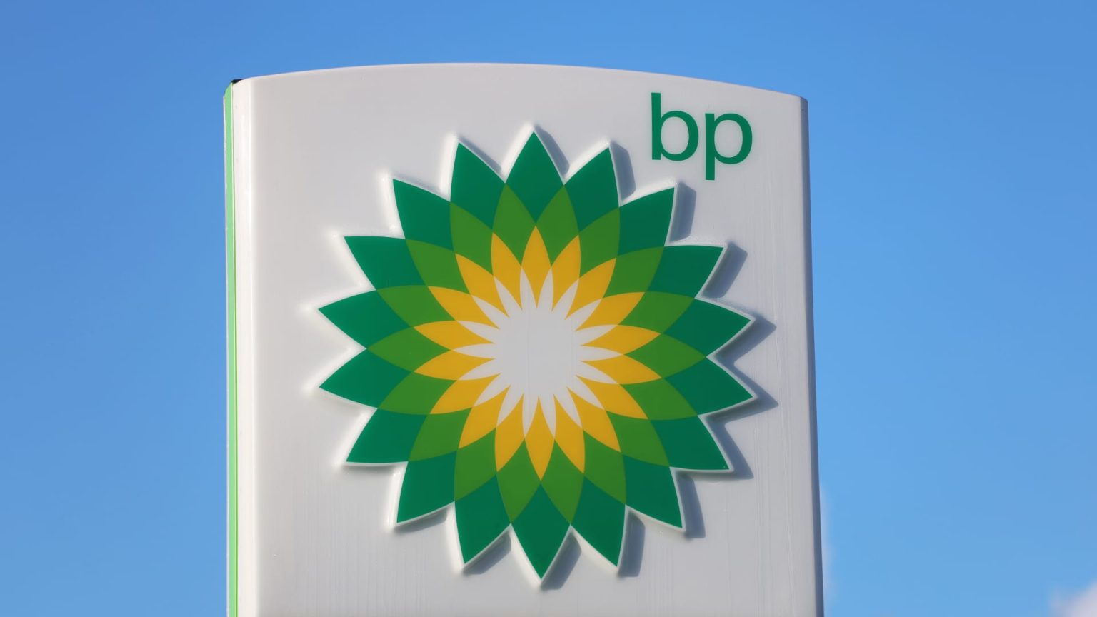 BP untuk meningkatkan pengeluaran bahan bakar fosil menjadi $ 10 miliar dalam reset strategi