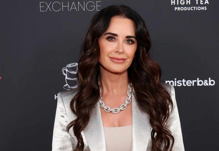 Bintang ‘Real Housewives’ Kyle Richards membuat pembaruan emosional menjadi $ 8,5 juta rumah California setelah terpisah dari suami