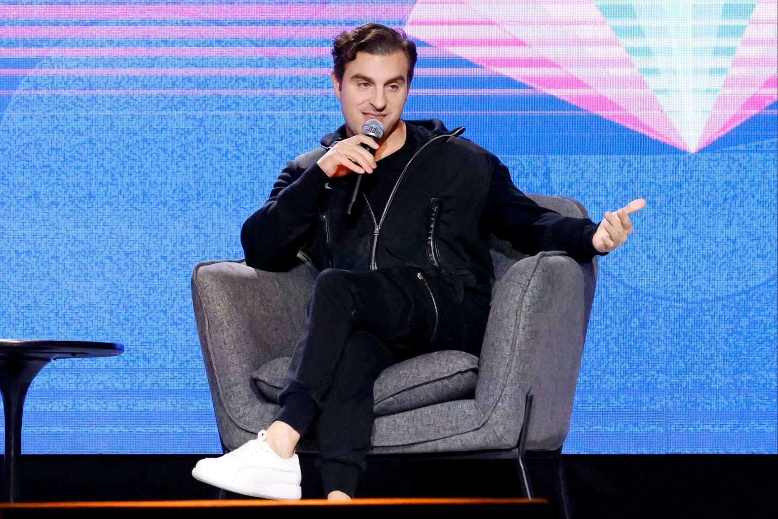 CEO Airbnb CEO Brian Chesky Satu Aturan untuk Pekerjaan Hibrida Jarak Jauh