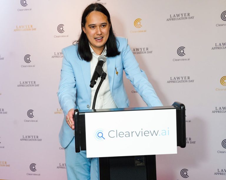 CEO Clearview AI, startup pengakuan wajah yang kontroversial, telah mengundurkan diri