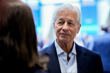 CEO JPMorgan Jamie Dimon Menyesal Kutukan Tapi Berdiri dengan RTO