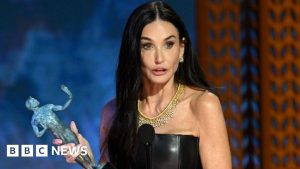 Demi Moore, Timothée Chalamet, dan konklaf memenangkan hadiah teratas di SAG Awards