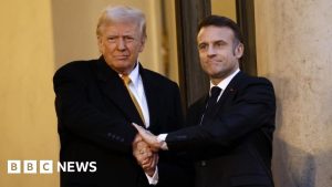 Emmanuel Macron untuk memperingatkan Donald Trump agar tidak terlihat lemah terhadap Putin