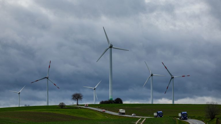 Energi angin memiliki tahun yang kuat di Jerman tetapi pemilihan mungkin mengguncang segalanya