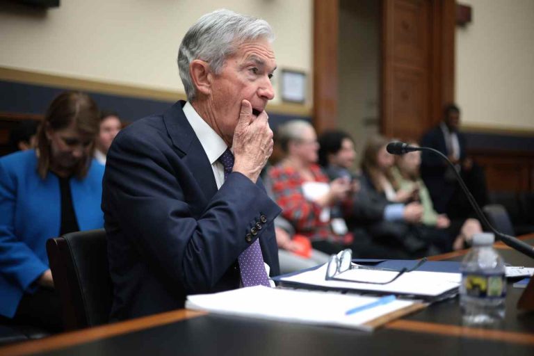 Fed adalah ‘dekat tetapi tidak ada’ untuk mengendalikan inflasi, kata Powell