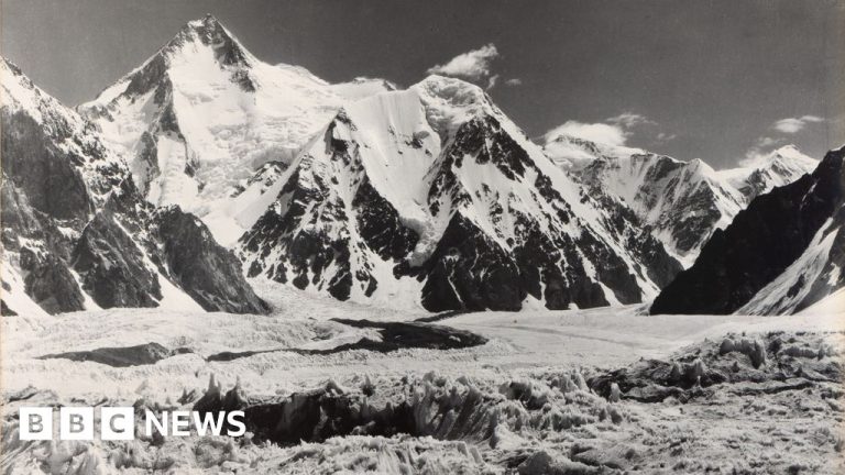 Gambar Himalayas yang paling awal dari seorang fotografer Italia