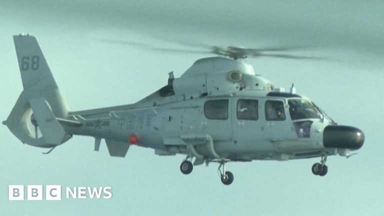 Helikopter Angkatan Laut Cina terbang dekat dengan pesawat Filipina