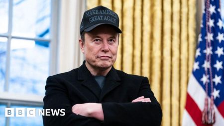 Kebingungan atas Musk menuntut agar pekerja federal membenarkan pekerjaan mereka