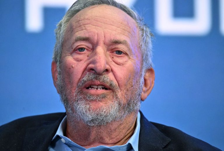 Larry Summers on Trump Tariffs: ‘Ini adalah jenis kebijakan berhenti-or-saya akan-memotret-di-kaki’