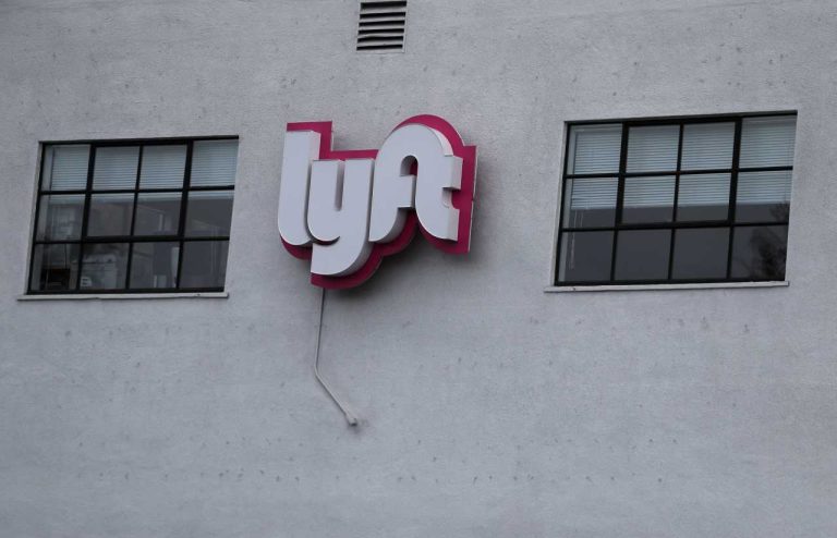 Lyft meluncurkan pembelian kembali, tetapi prospek untuk metrik permintaan utama muncul pendek