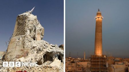 Masjid Al-Nuri yang bersejarah Mosul dan al-Hadba menara bangkit lagi