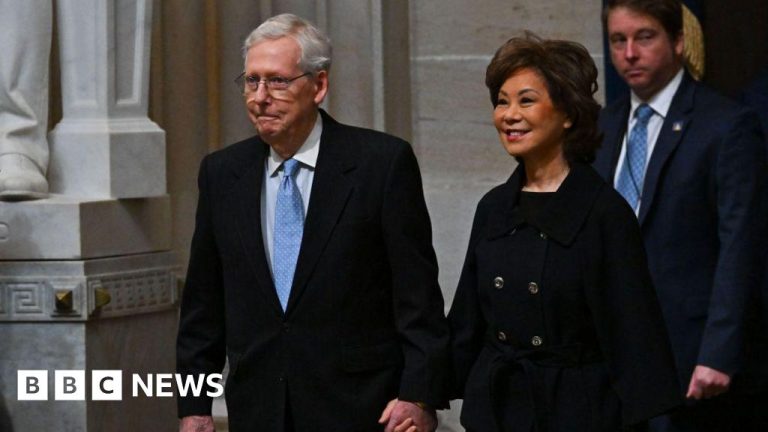 Mitch McConnell mengumumkan bahwa dia tidak akan mencalonkan diri untuk pemilihan ulang