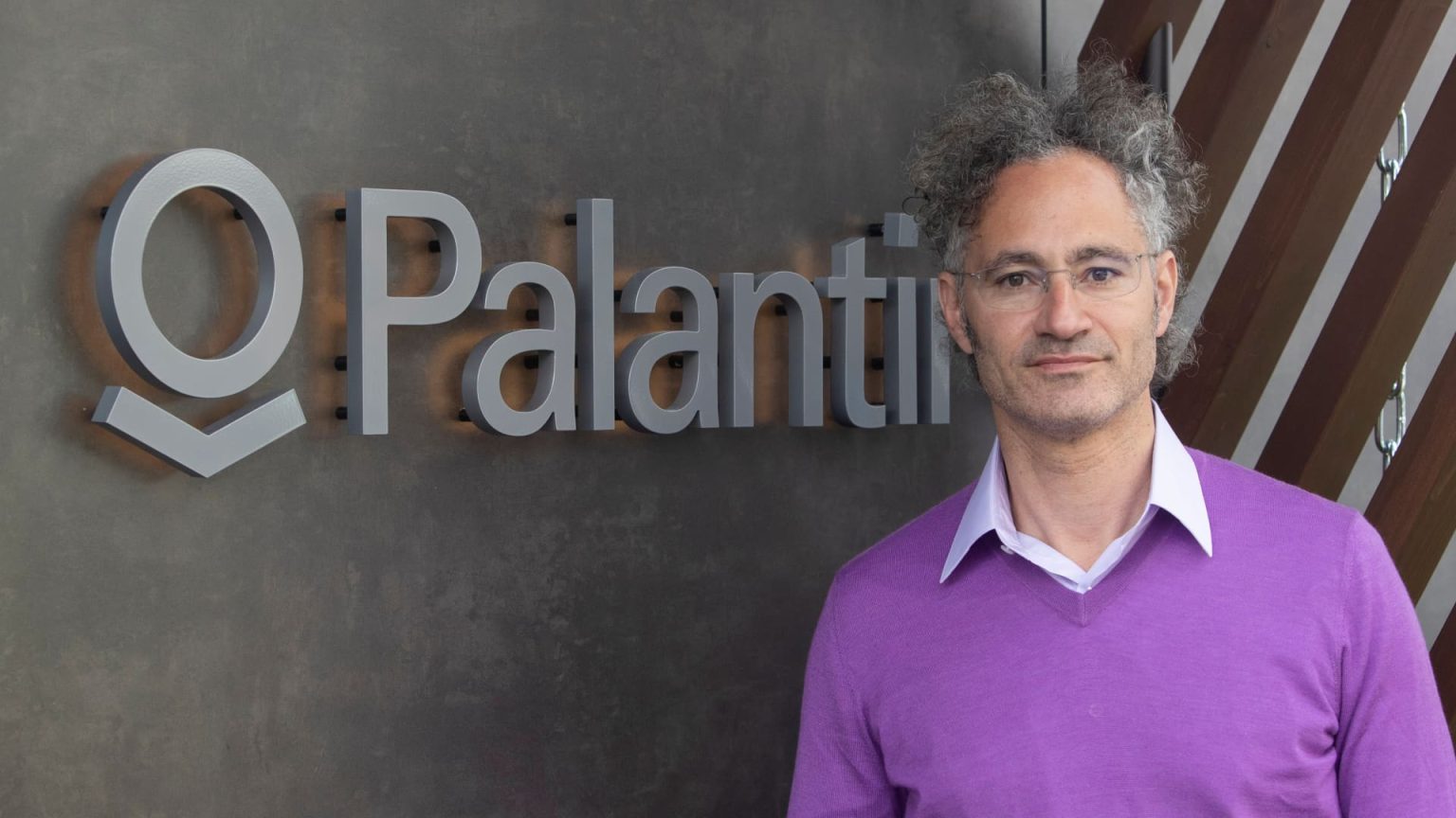 Palantir melonjak 21% untuk mencatat sebagai pendapatan dan bimbingan kekuatan AI